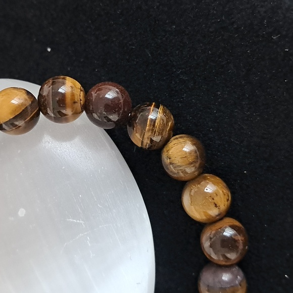 Tigers Eye Natural Crystal Stone‎ Stretchy Bracelet. 8MM Bead Size. - Picture 2 of 3